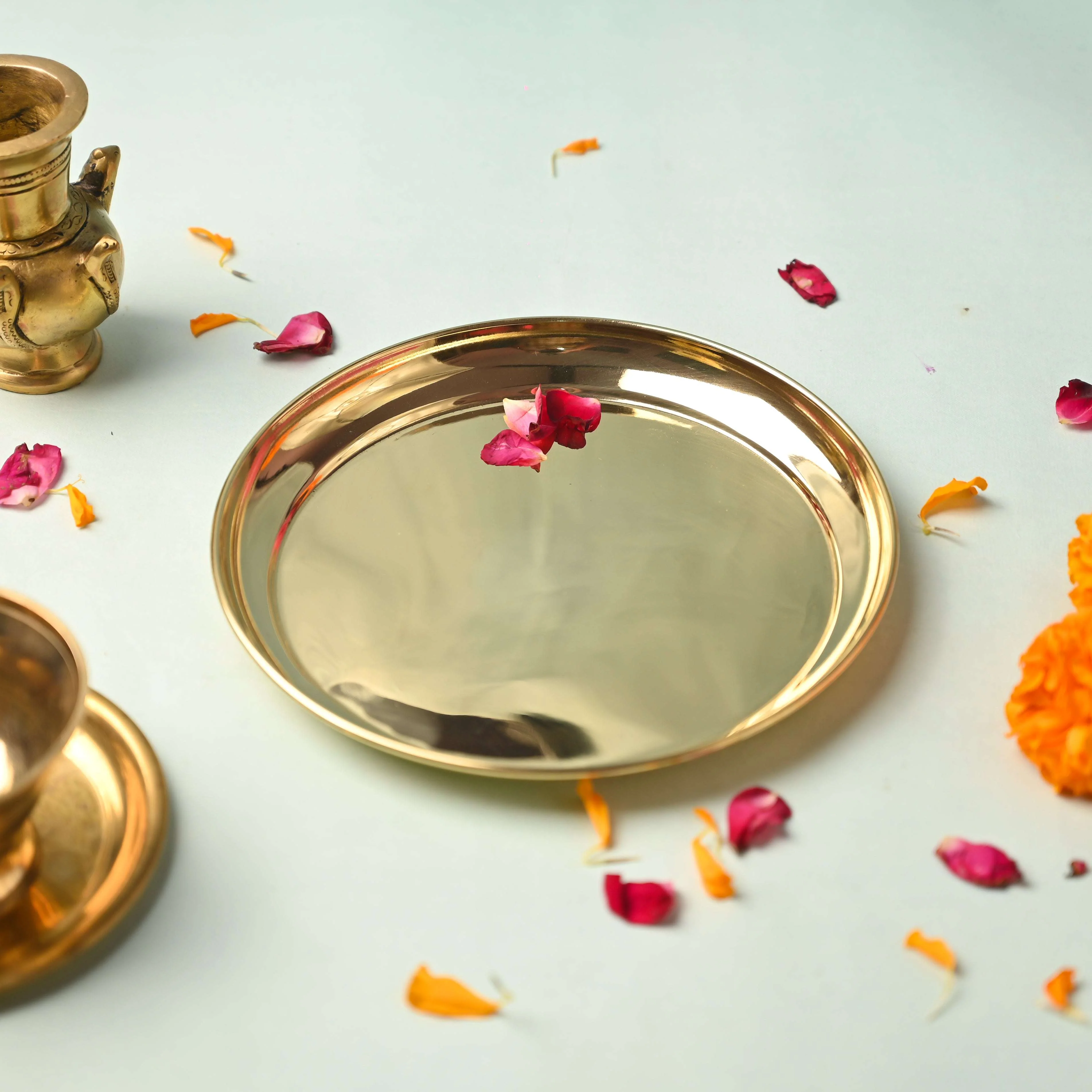 Brass Elegant Plain Thali – Traditional Indian Brassware for Everyday Dining (7.1 Inch)