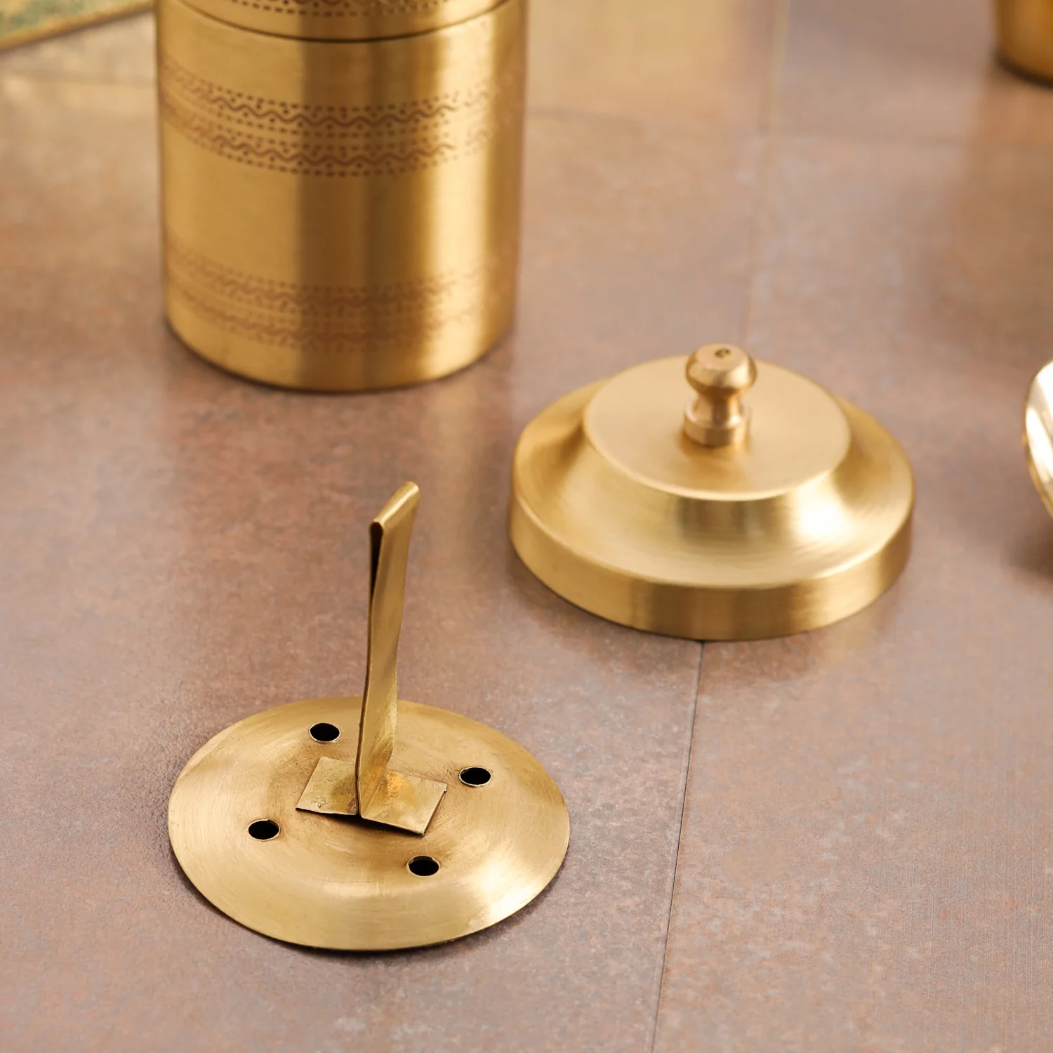 Brass Coffee Maker And Davara Set Corporate/Gift Hamper - Image 8