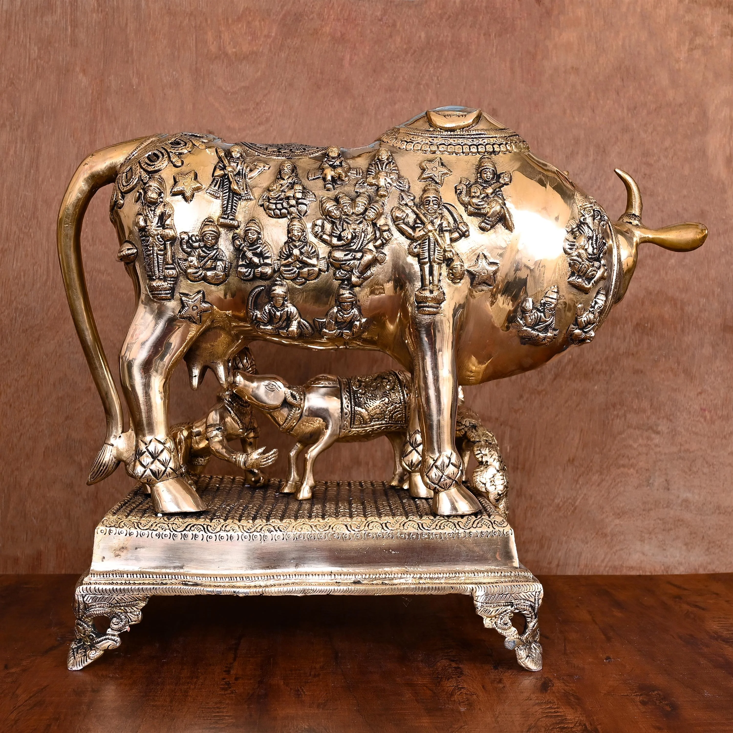 Brass Cow With Calf & Laddu Gopal Idol (16.5 Inch) - Image 3