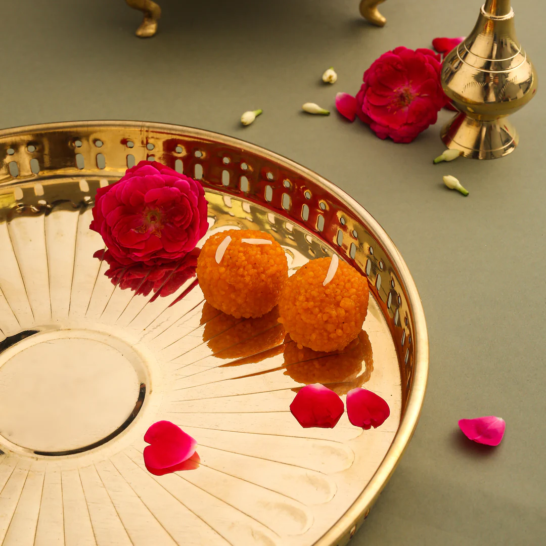 Brass Round Tray With Handle (15 Inch) - Image 5