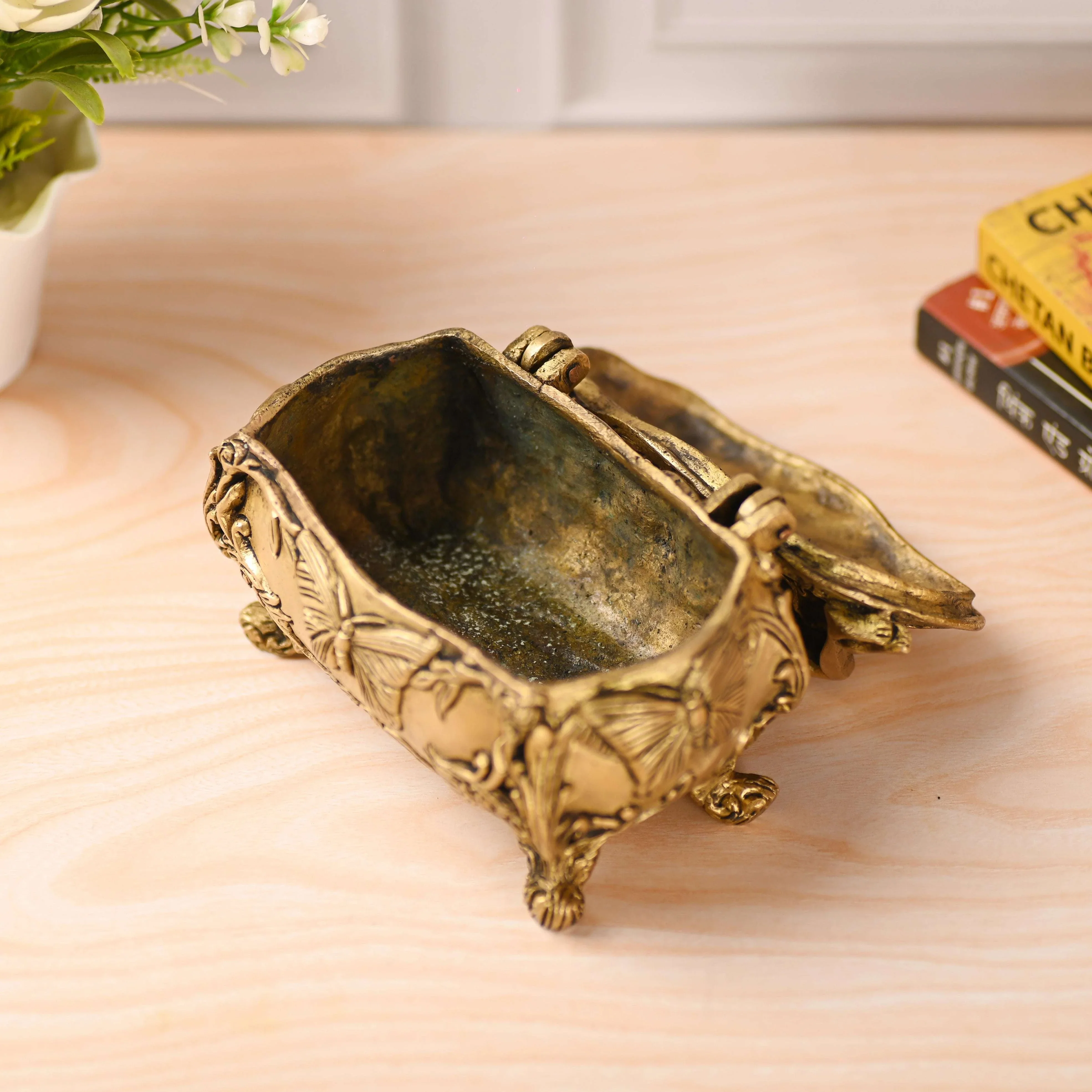 Brass Vintage Lady Jewellery Box (4.5 Inch) - Image 5