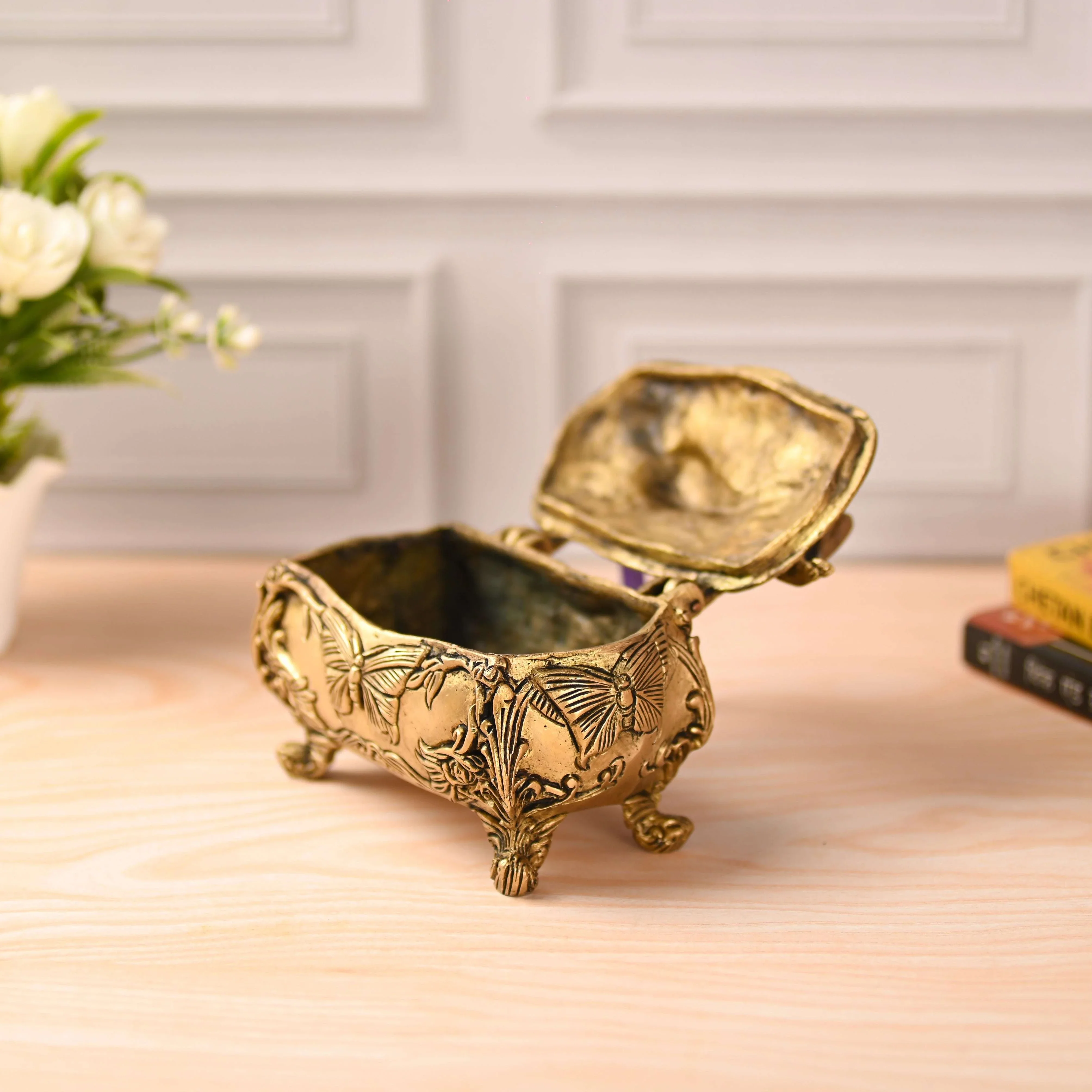 Brass Vintage Lady Jewellery Box (4.5 Inch) - Image 6