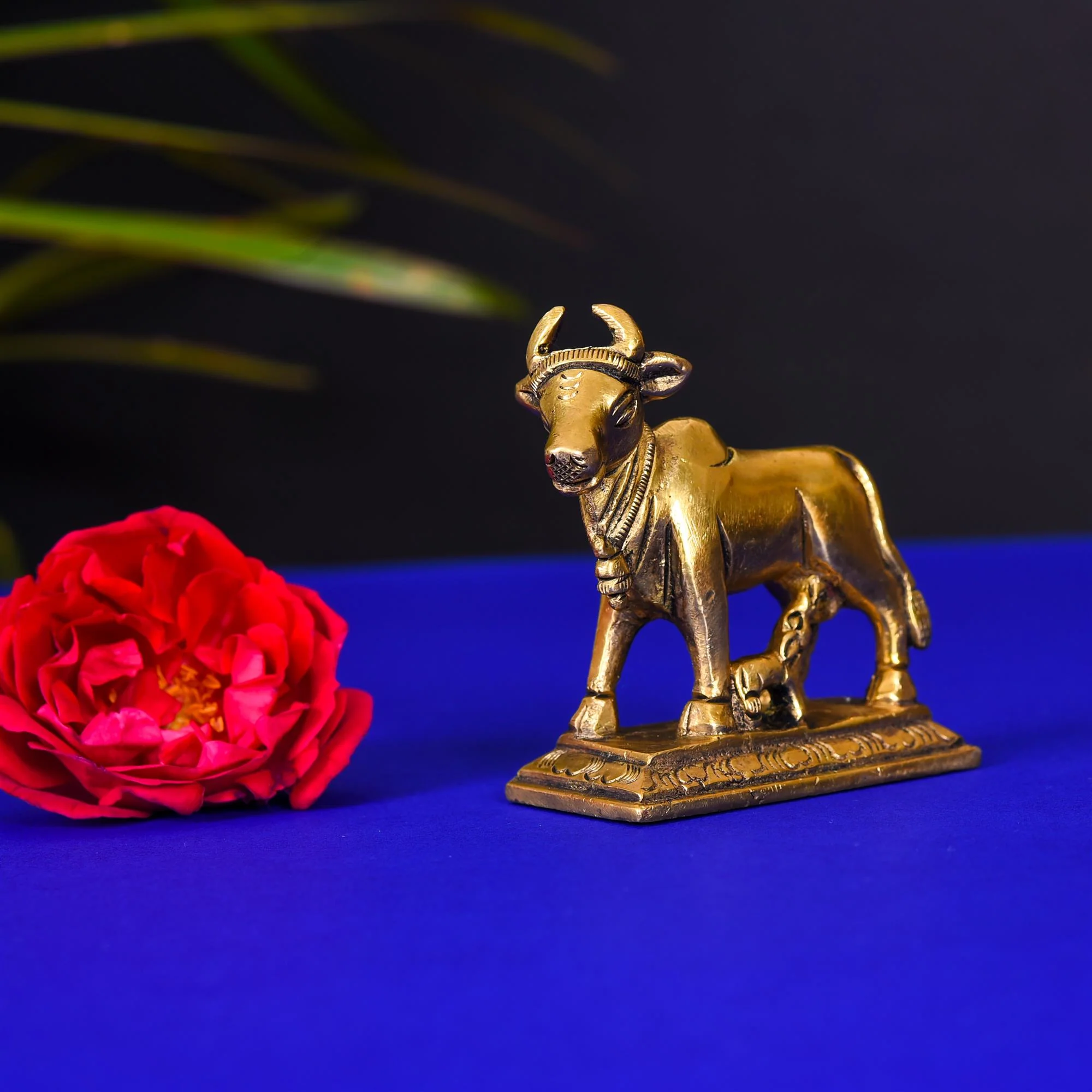 Brass Kamdhenu Cow With Calf Idol (2.3 Inch) - Image 2