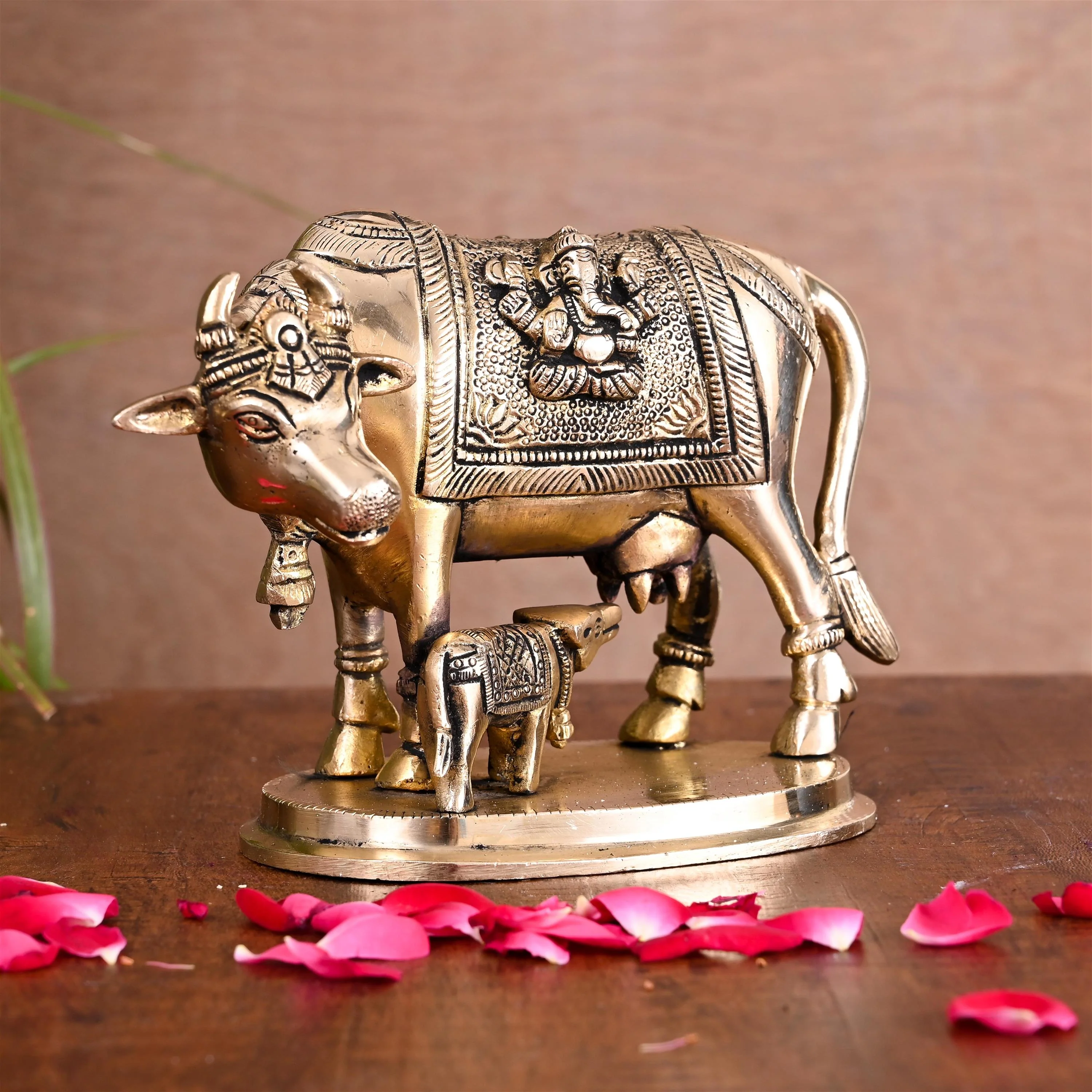 Brass Kamdhenu Cow With Calf Idol (4.5 Inch) - Image 3