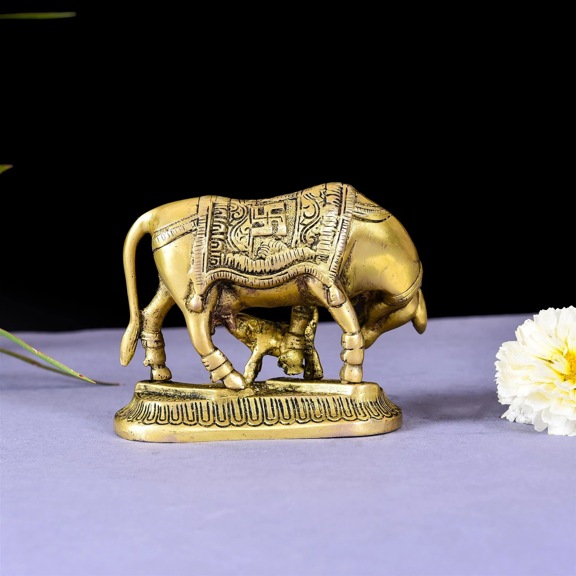Brass Kamdhenu Cow With Calf Idol (4 Inch) - Image 3