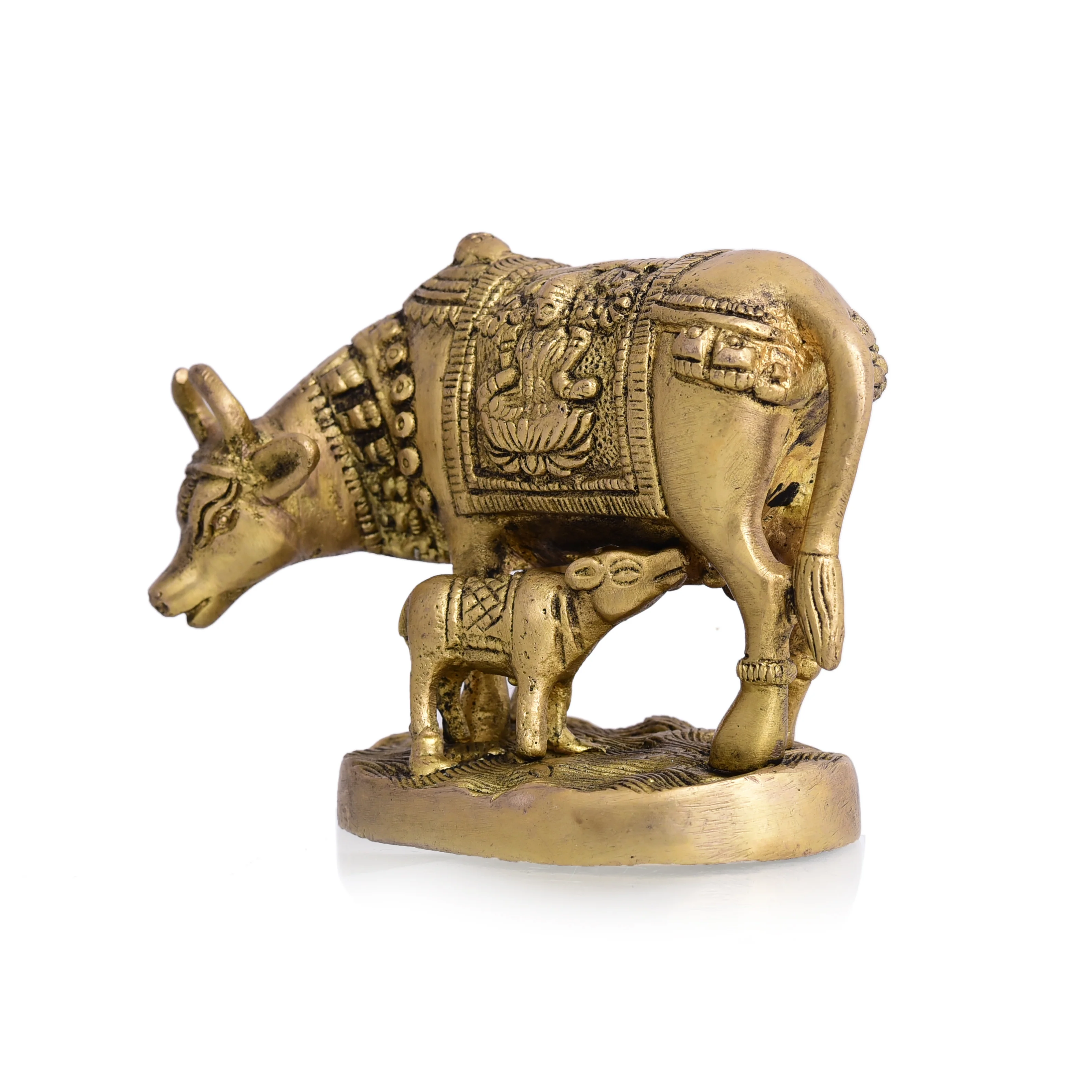 Brass Kamdhenu Cow With Calf Idol (4 Inch) - Image 3