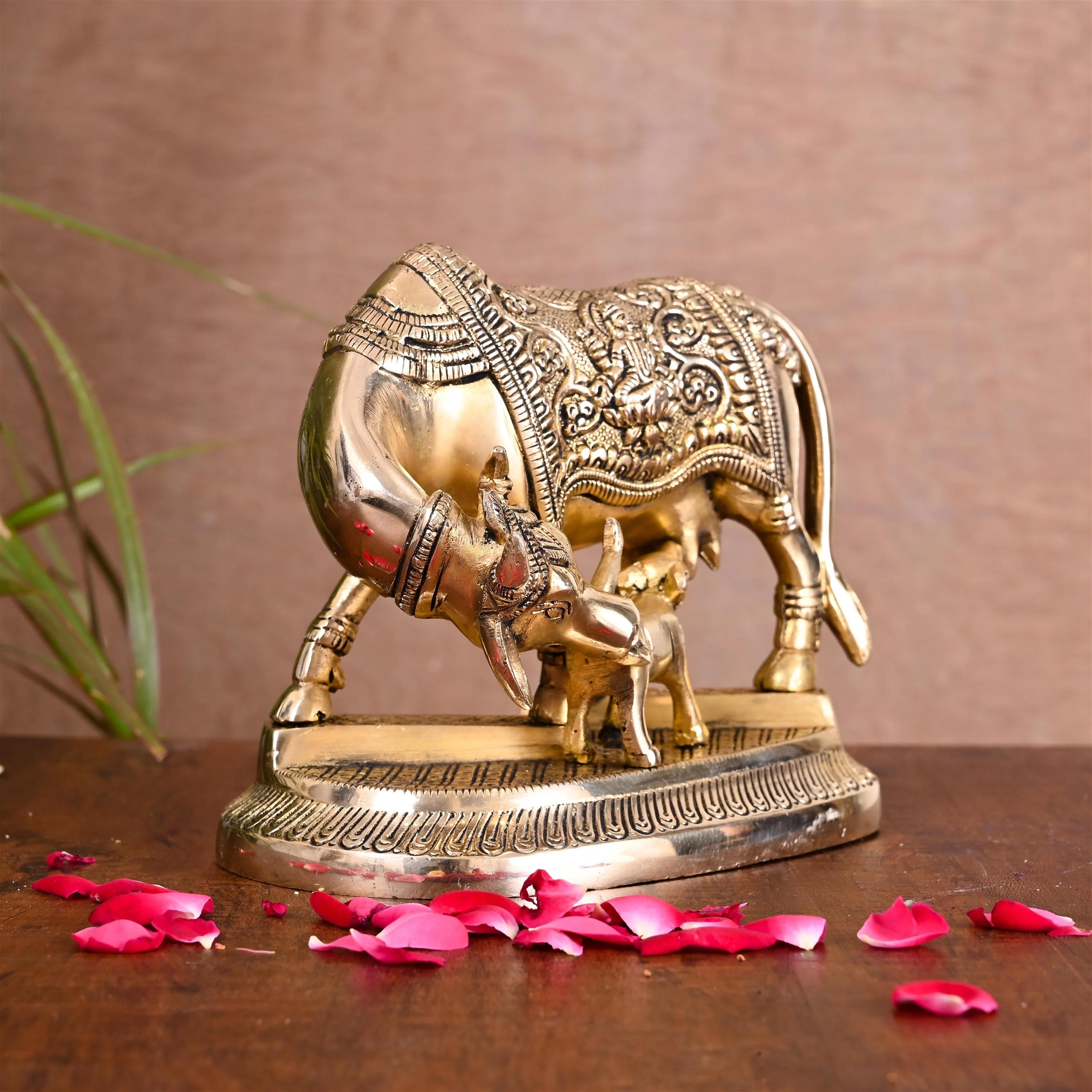 Brass Kamdhenu Cow With Calf Idol (5 Inch) - Image 4