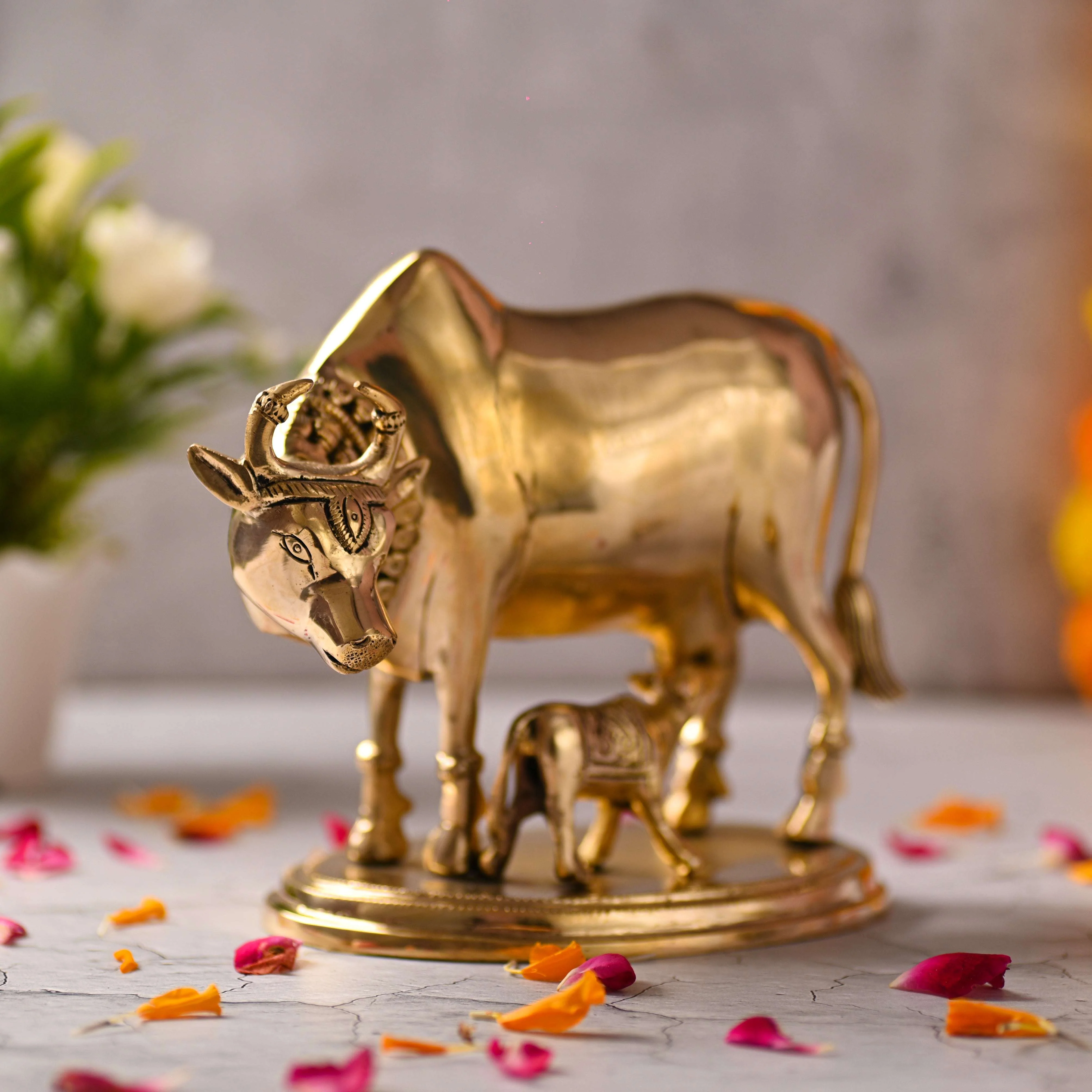 Brass Kamdhenu Cow With Calf Idol (6.5 Inch) - Image 2