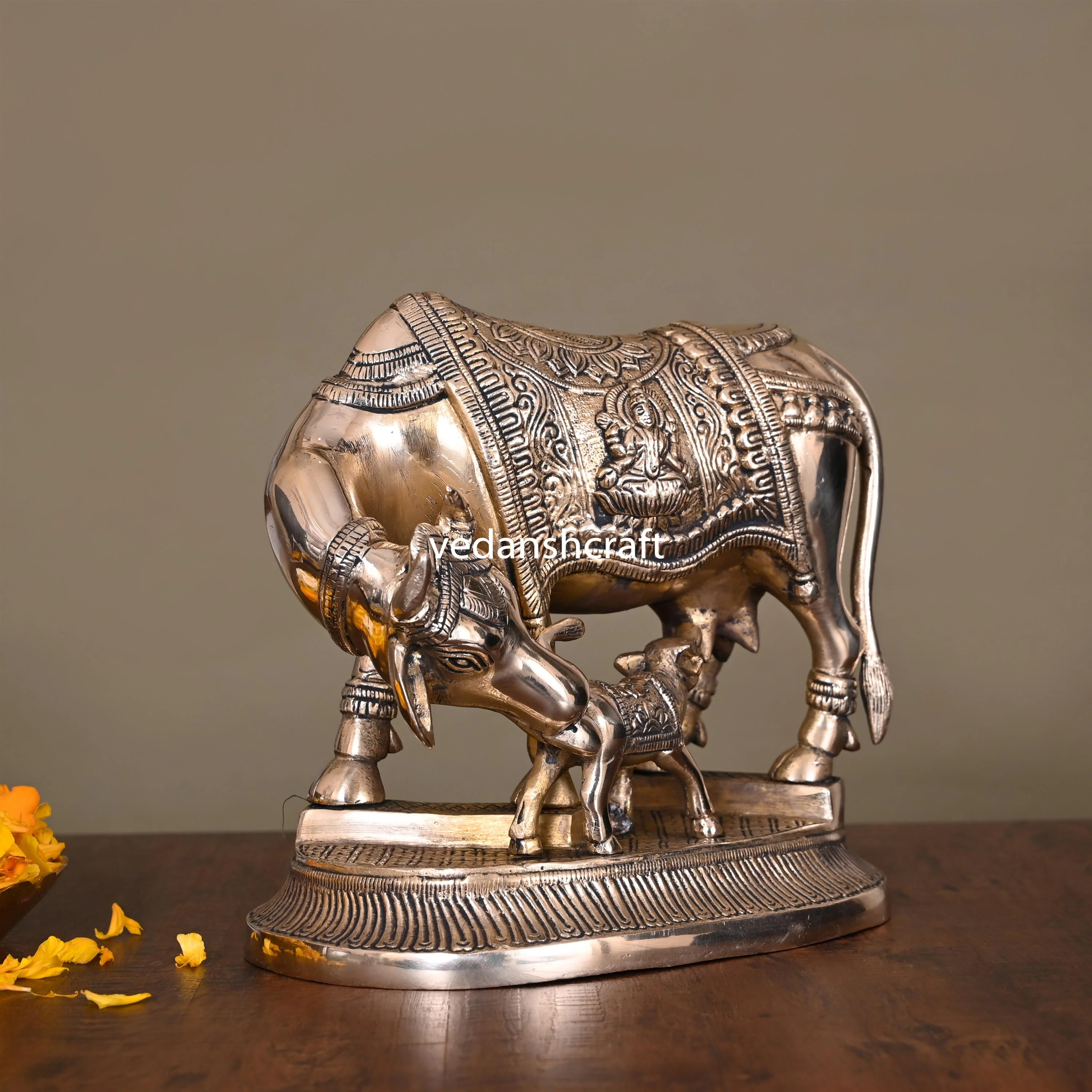 Brass Kamdhenu Cow With Calf Idol (7.2 Inch) - Image 2