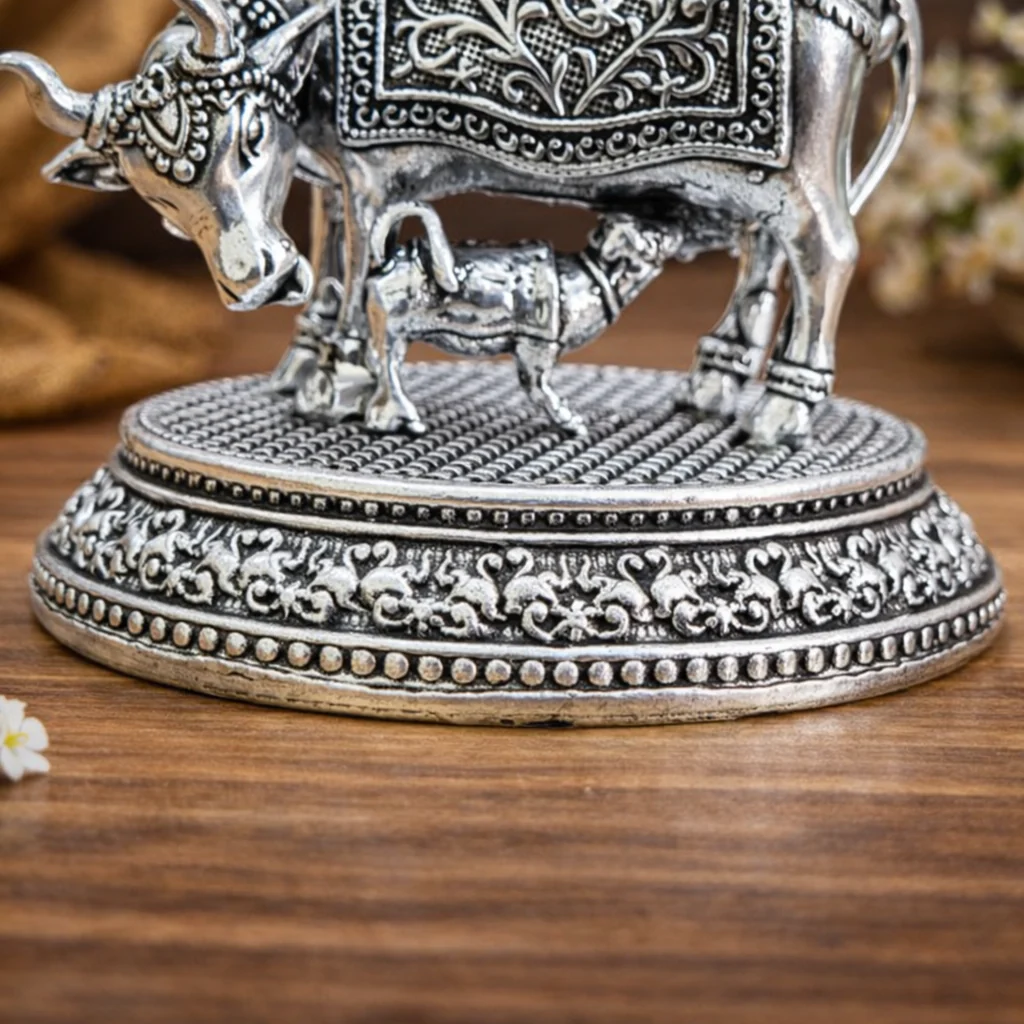 Brass Silver Plated Kamdhenu Cow With Calf Lightweight Idol (2 Inch) - Image 2