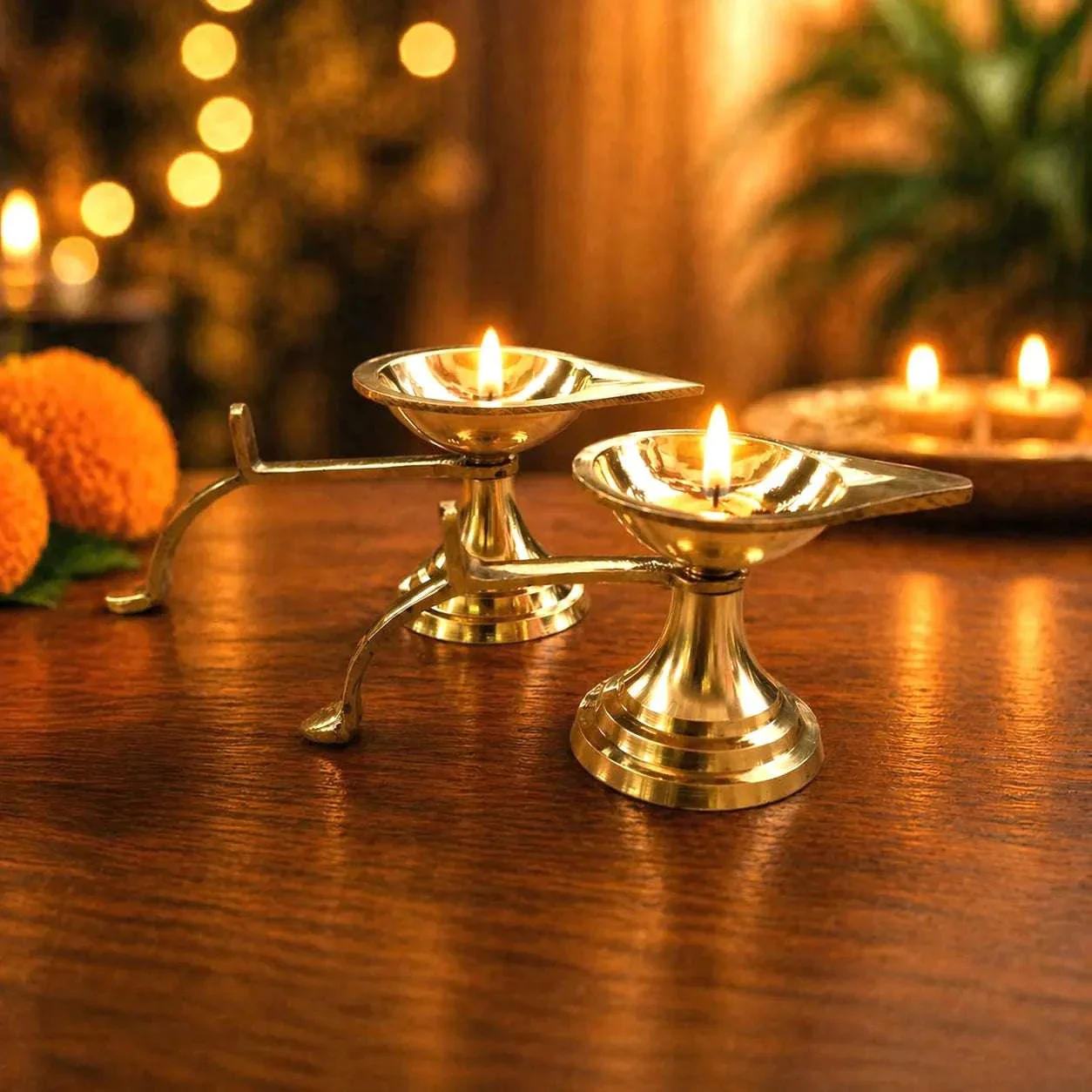 Brass Paan Aarti Diya With Handle (2 Inch) - Image 7