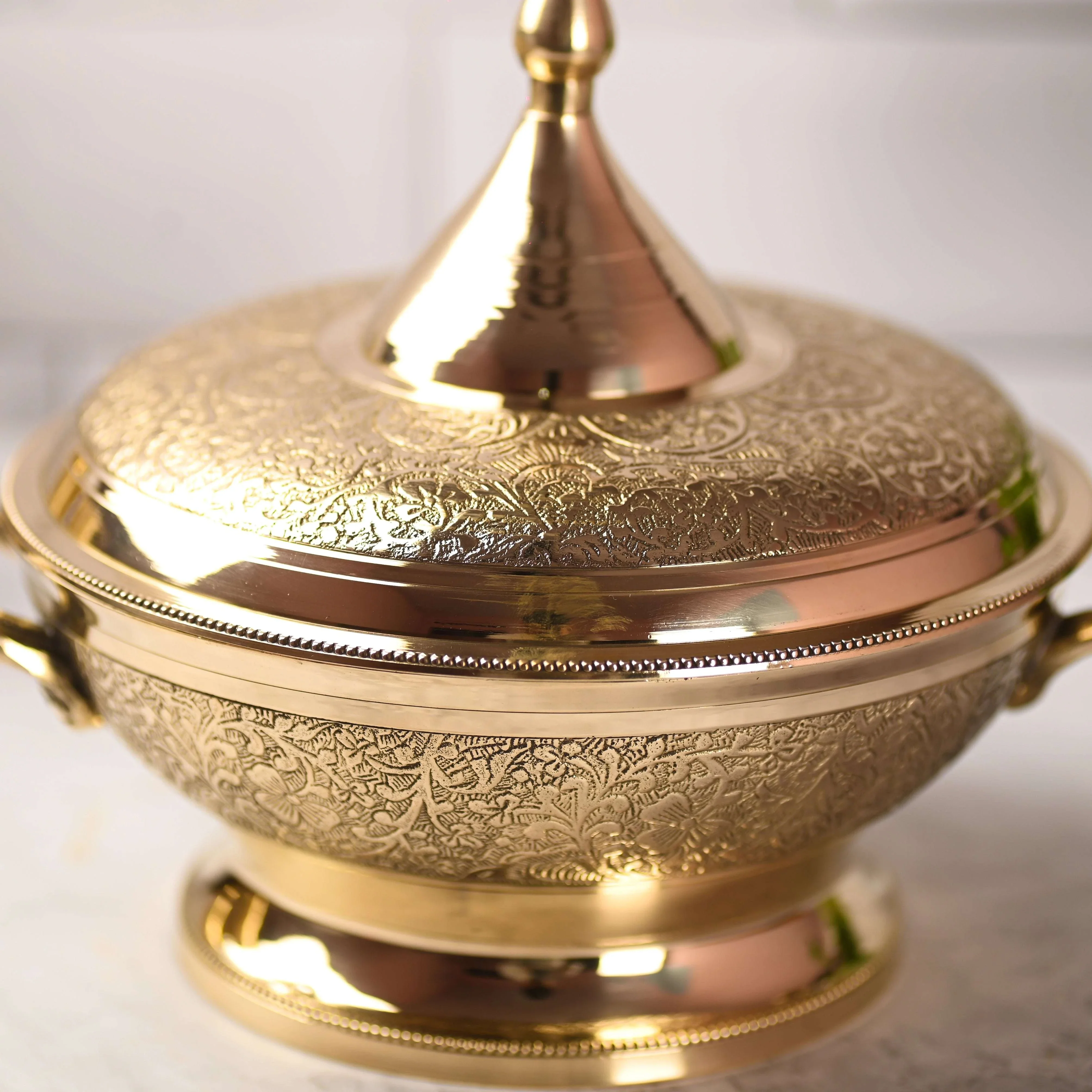 Brass Serving Pot With Lid And Handle (7.5 Inch) - Image 6