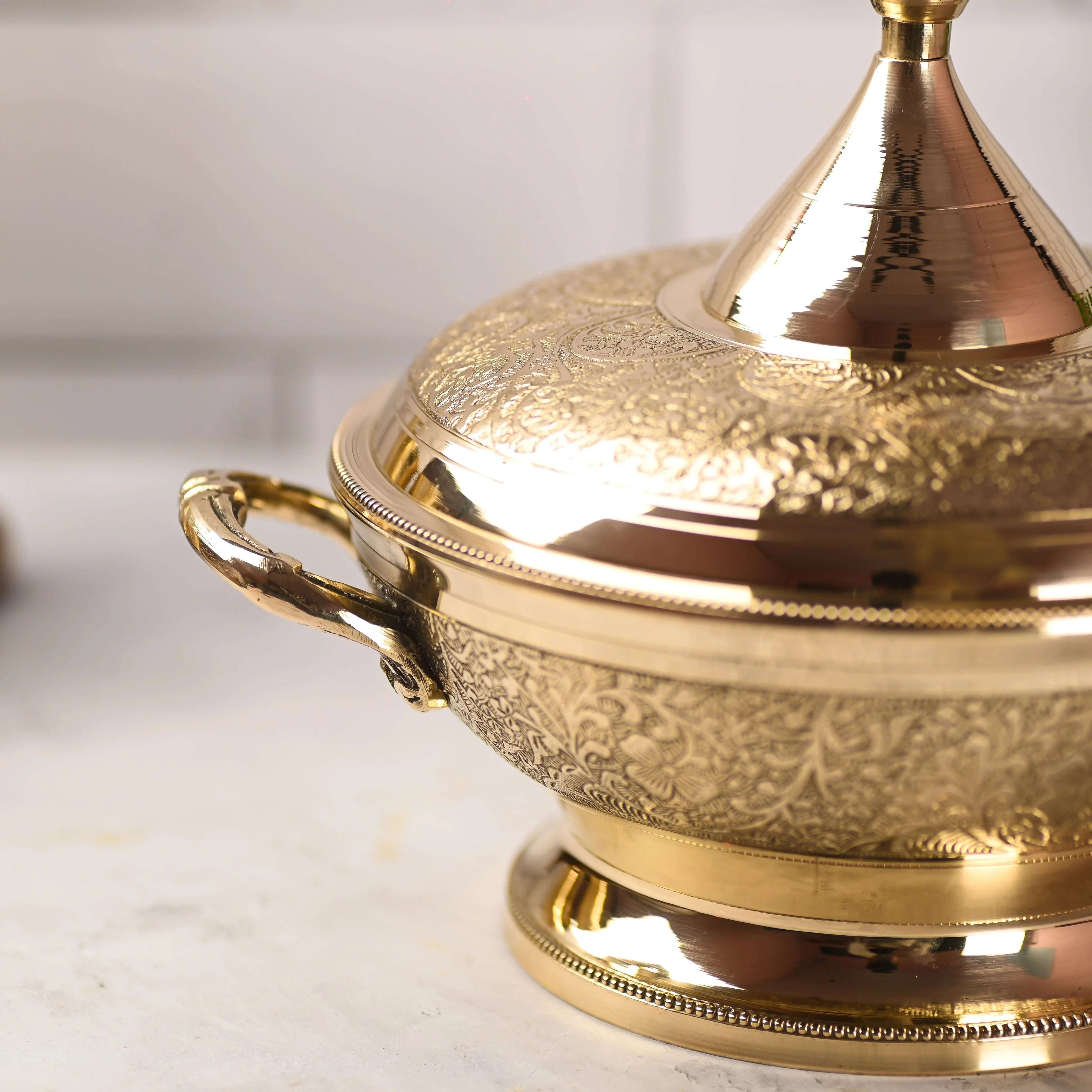 Brass Serving Pot With Lid And Handle (7.5 Inch) - Image 7
