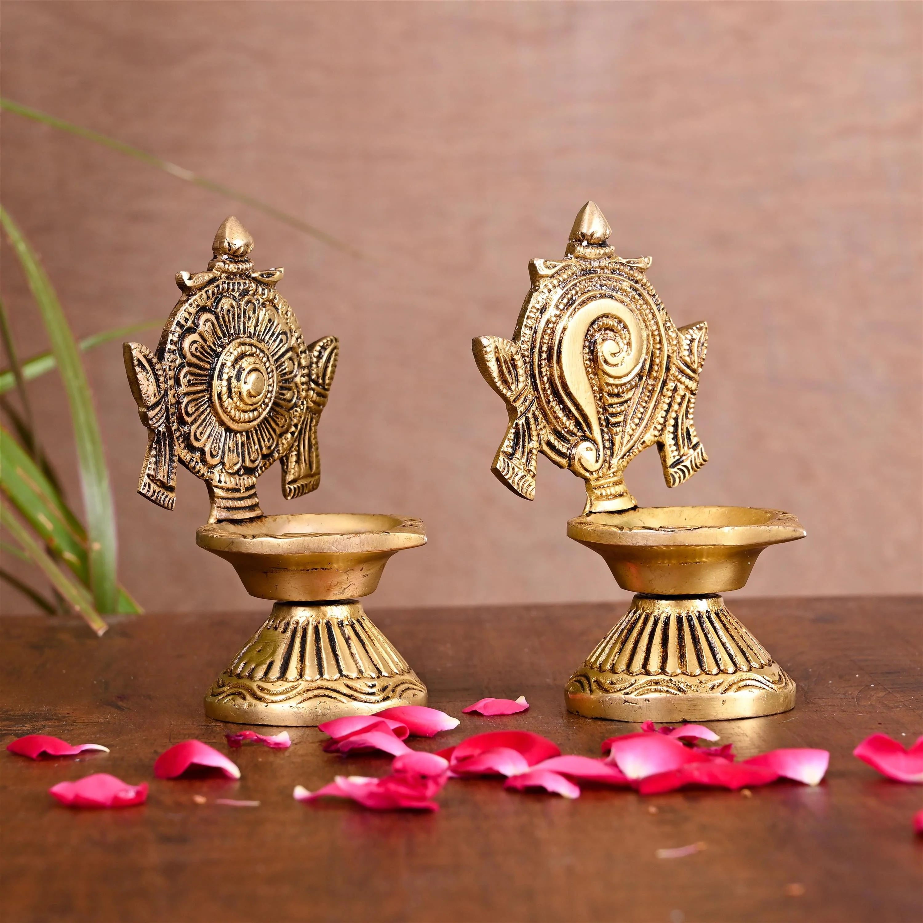Brass Shankh Chakra Diya Set (4.3 Inch) - Image 3