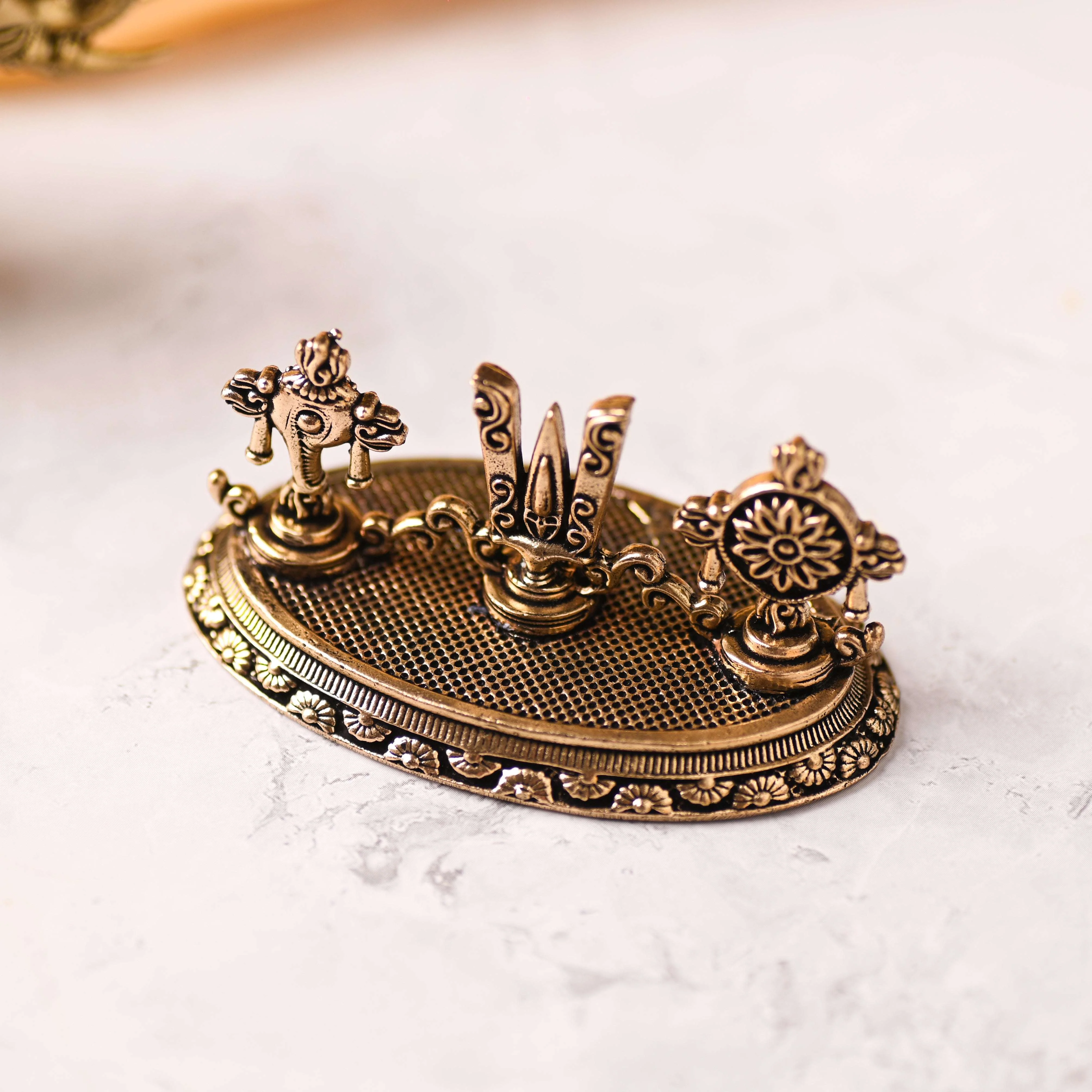 Brass Shankh Chakra Namah Lightweight Showpiece (1.5 Inch) - Image 4