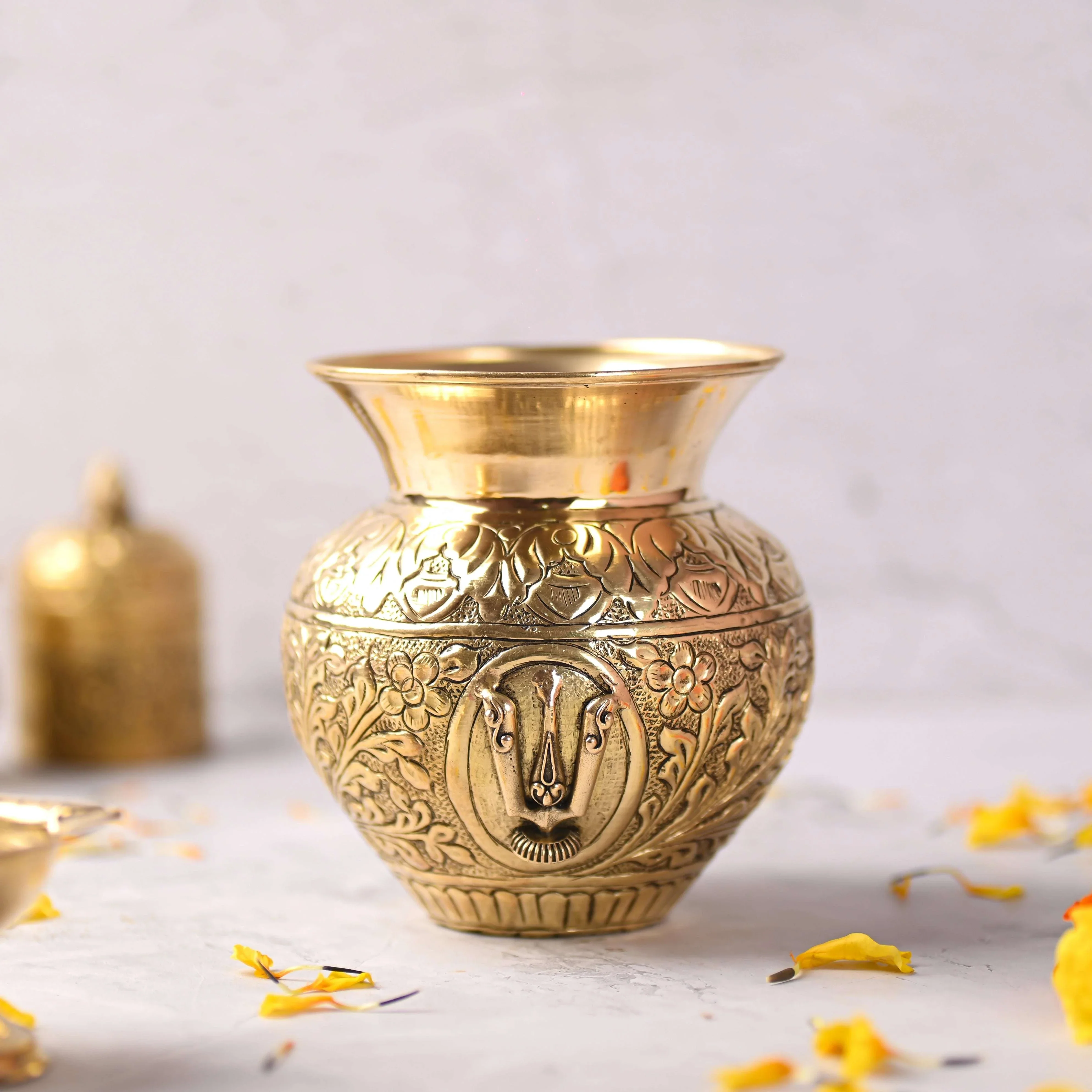 Brass Shankh Chakra Namaha Kodam / Kalash (5 Inch) - Image 5