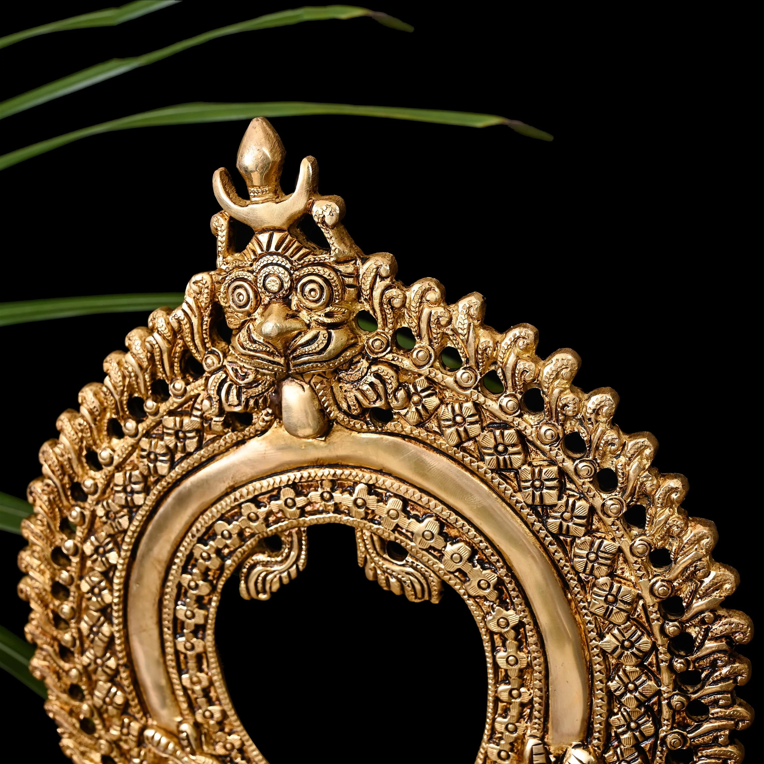 Brass Singhasan With Prabhavali Craft (18 Inch) - Image 9