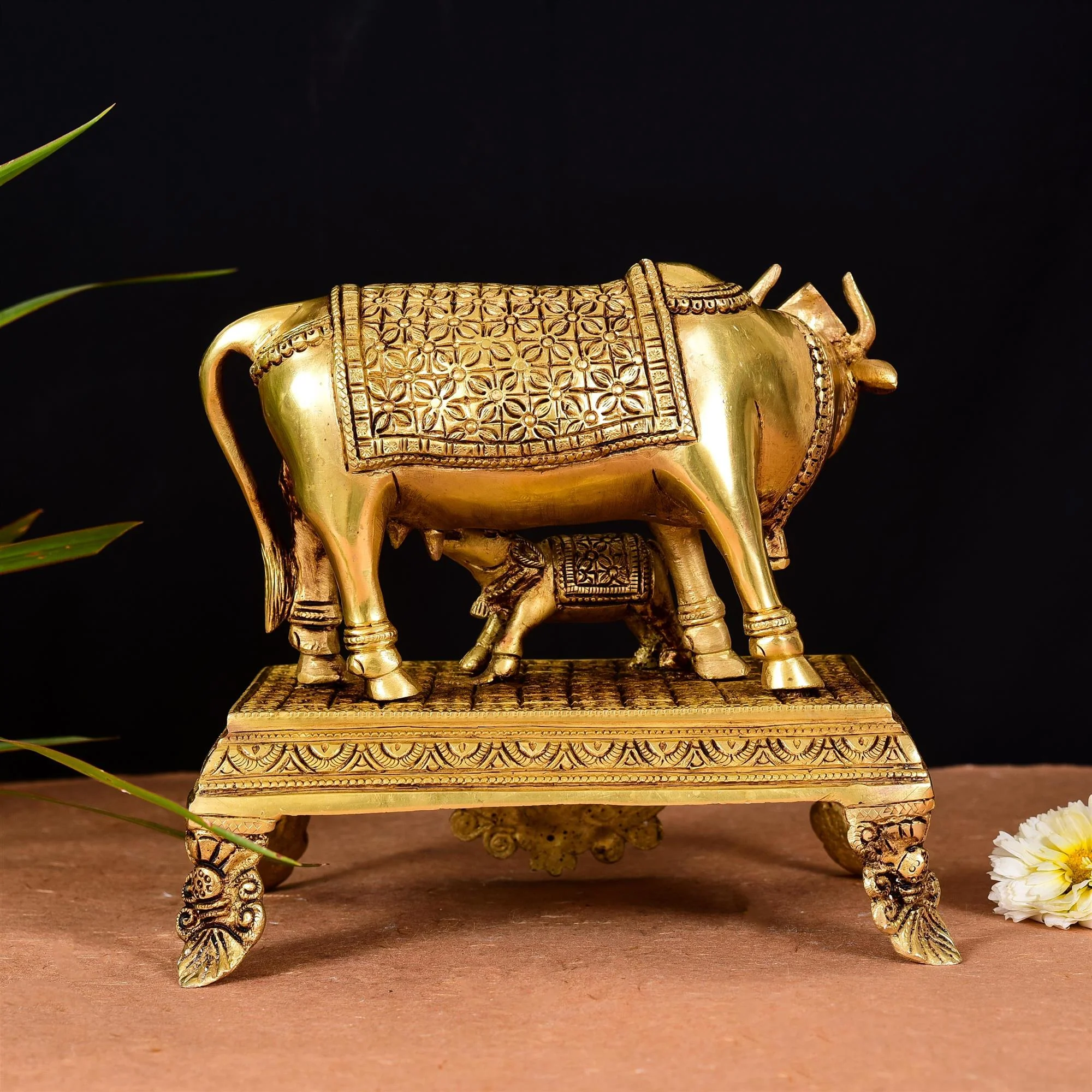 Brass Superfine Kamdhenu Cow With Calf Idol (7.5 Inch) - Image 3