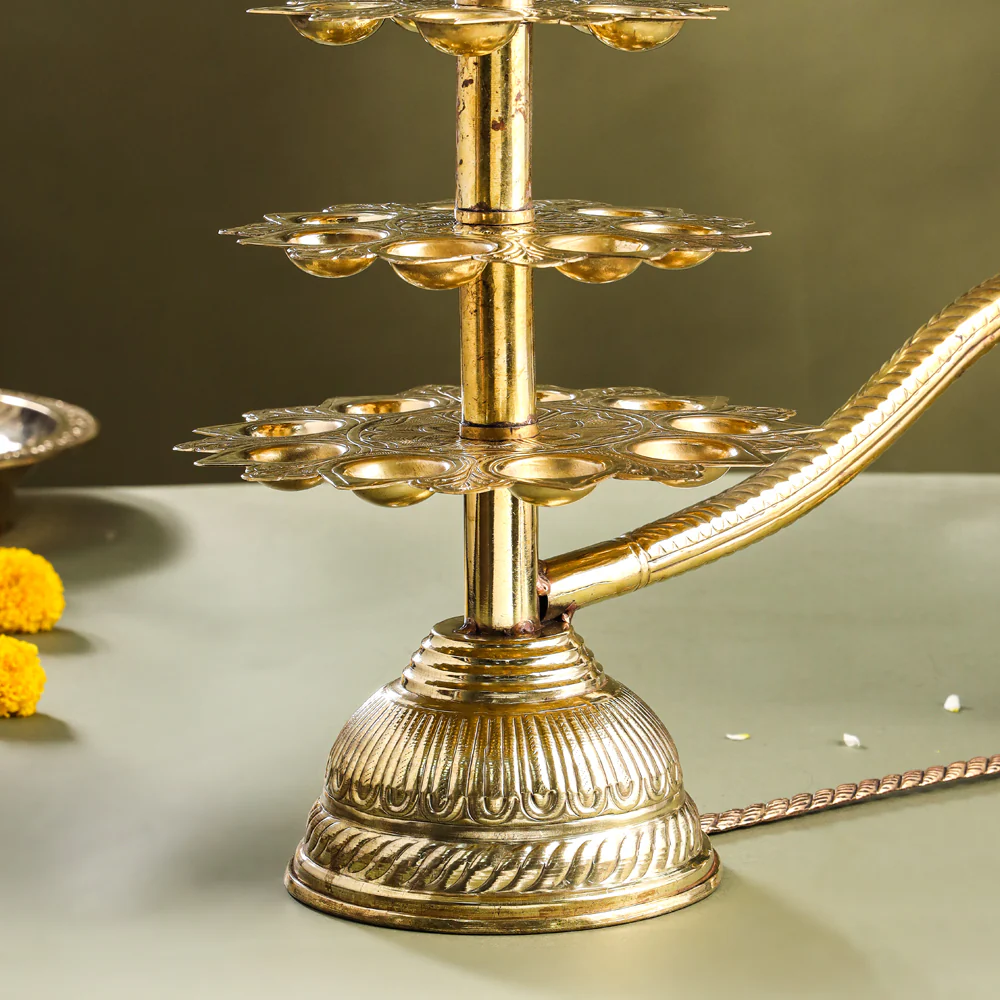 Brass Traditional 21 Petal Ganga Aarti (16.5 Inch) - Image 4