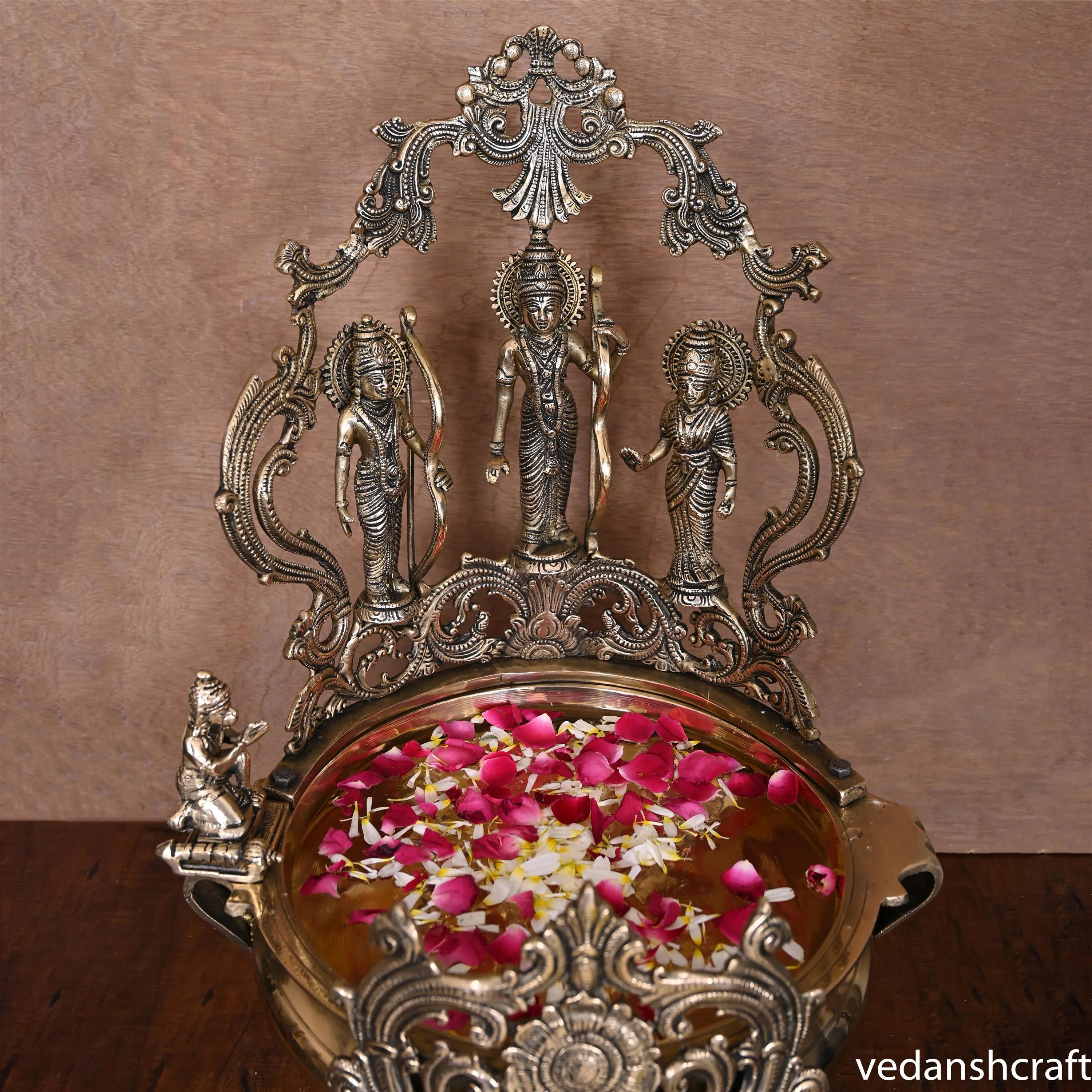 Brass Traditional Ram Darbar Urli (21.5 Inch) - Image 4