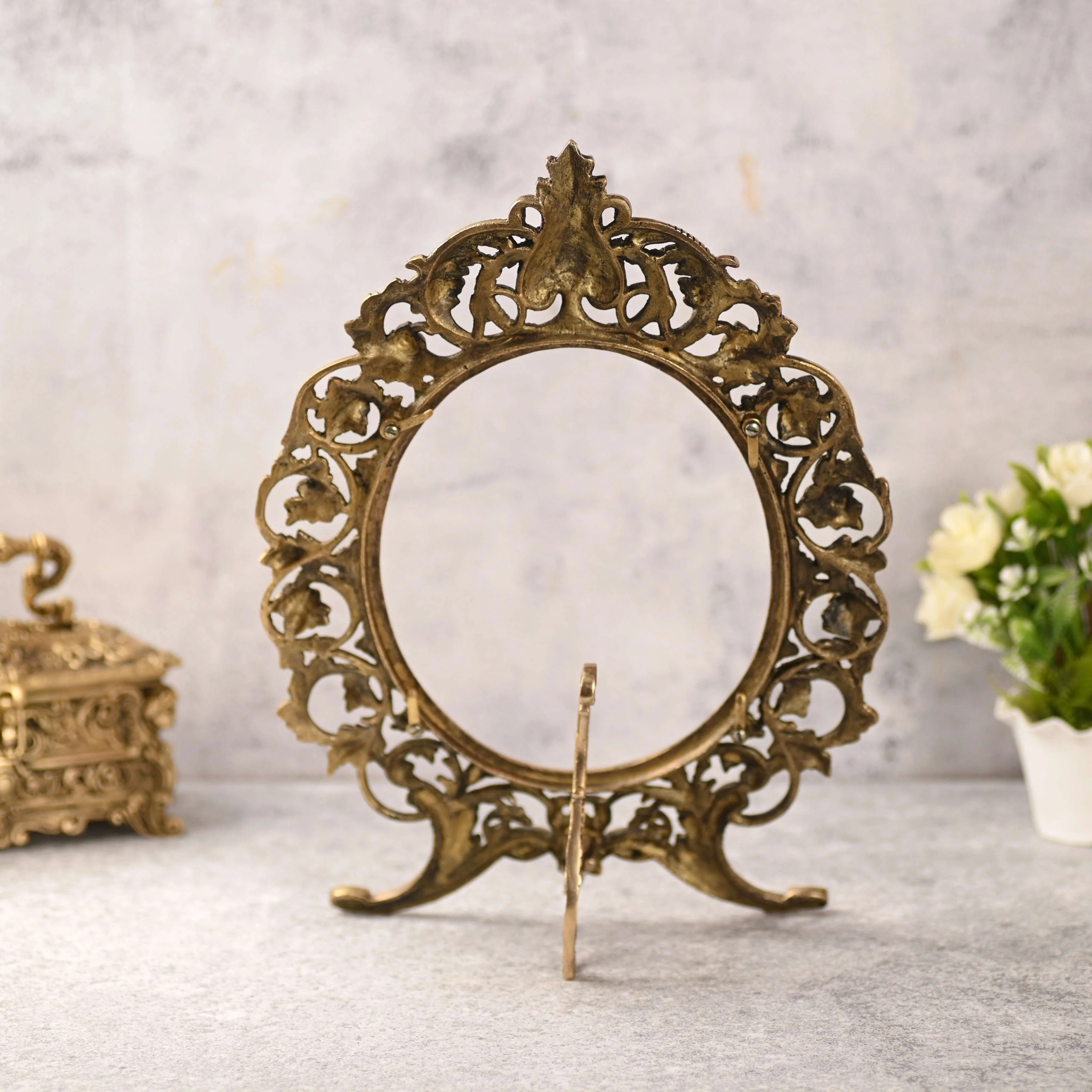 Brass Vintage Photo / Mirror Frame Table Top Decor (16 Inch) - Image 4