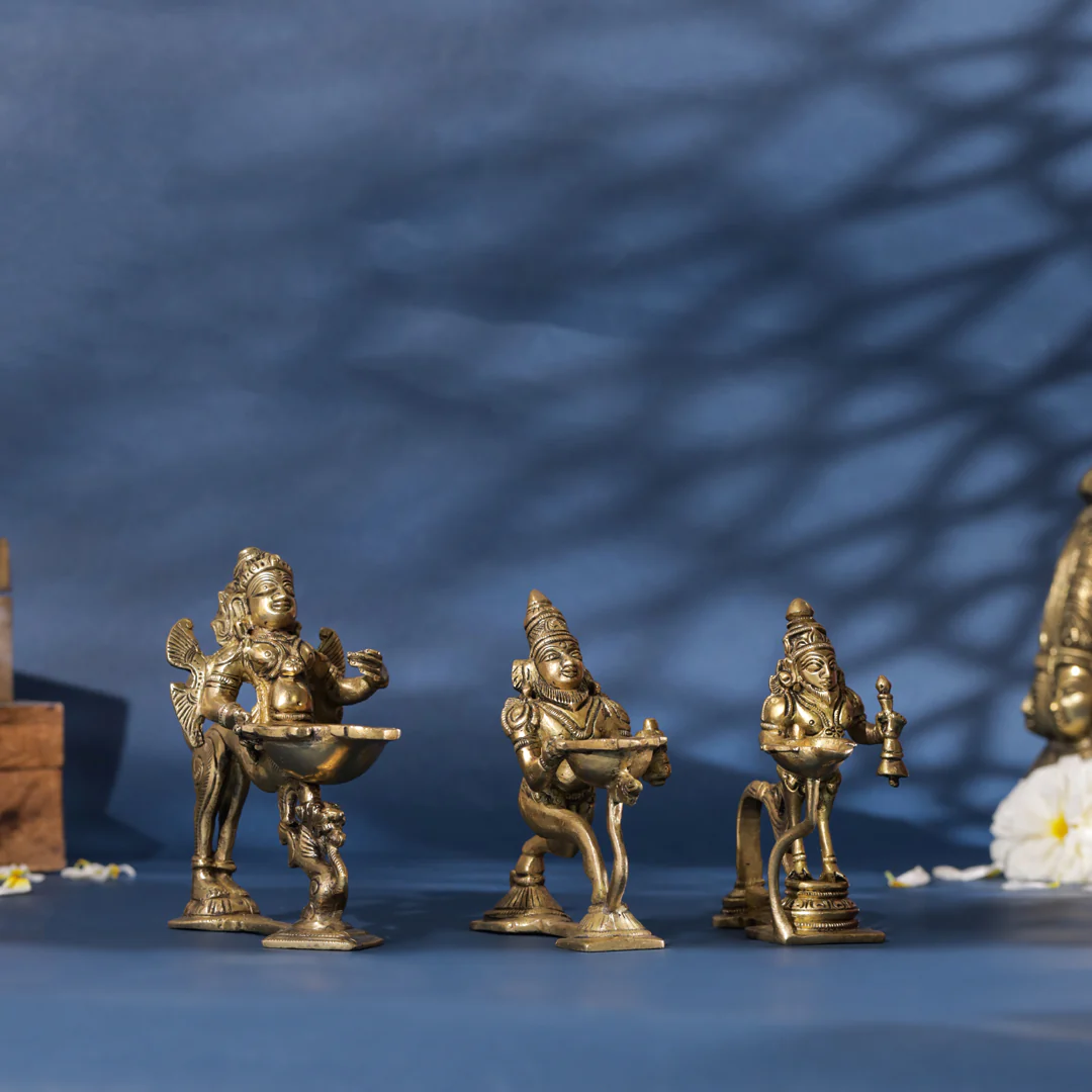 Brass Aarti Diya With Handle - Image 3