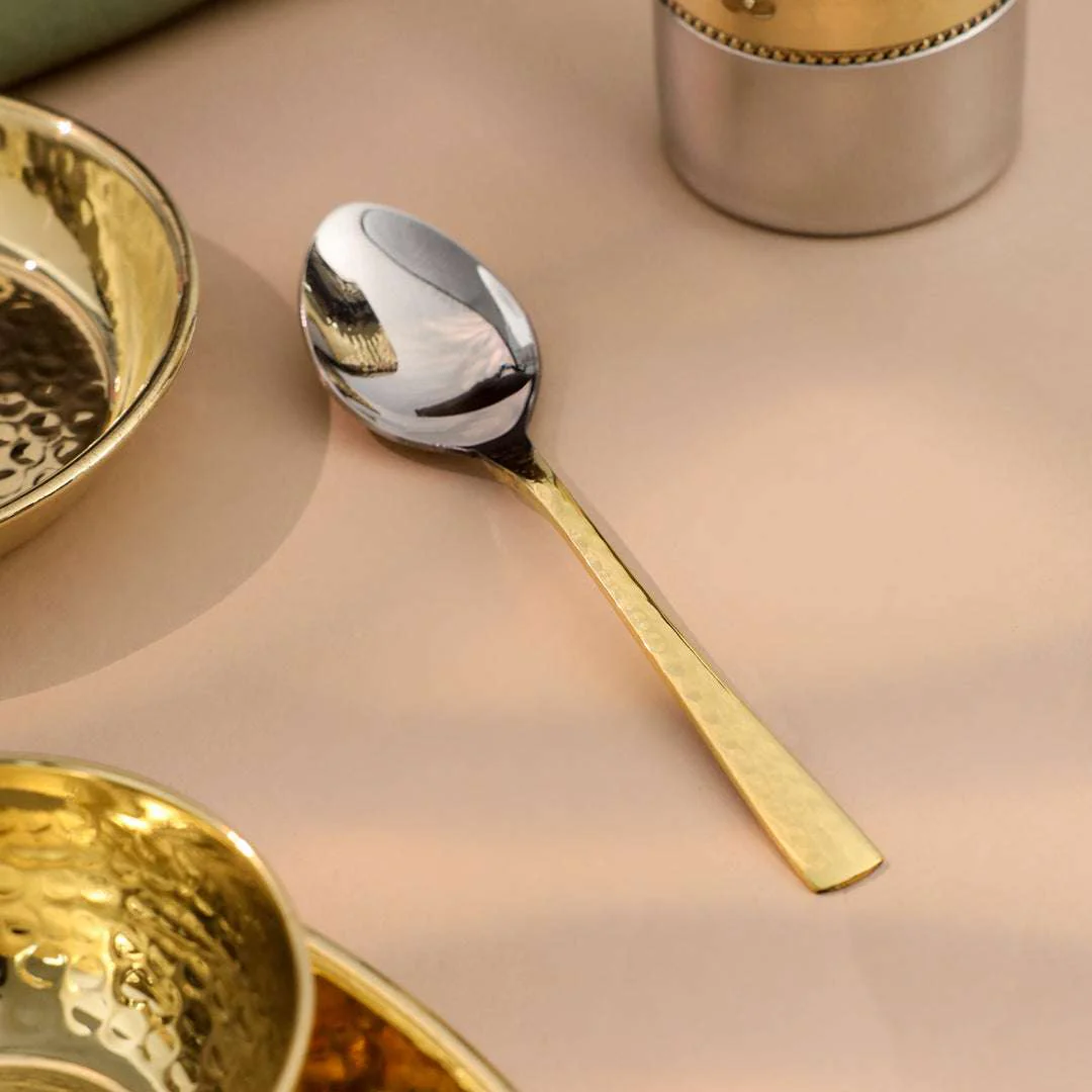 Brass Hammered Thali Set (1.1 Kg) - Image 5