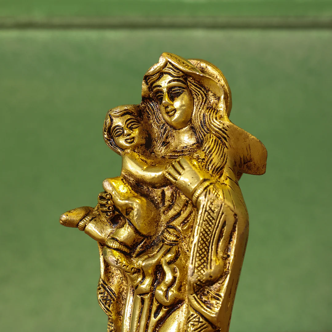 Brass Mother Mary With Baby Jesus Brass Statue (7.5 Inch) - Image 6