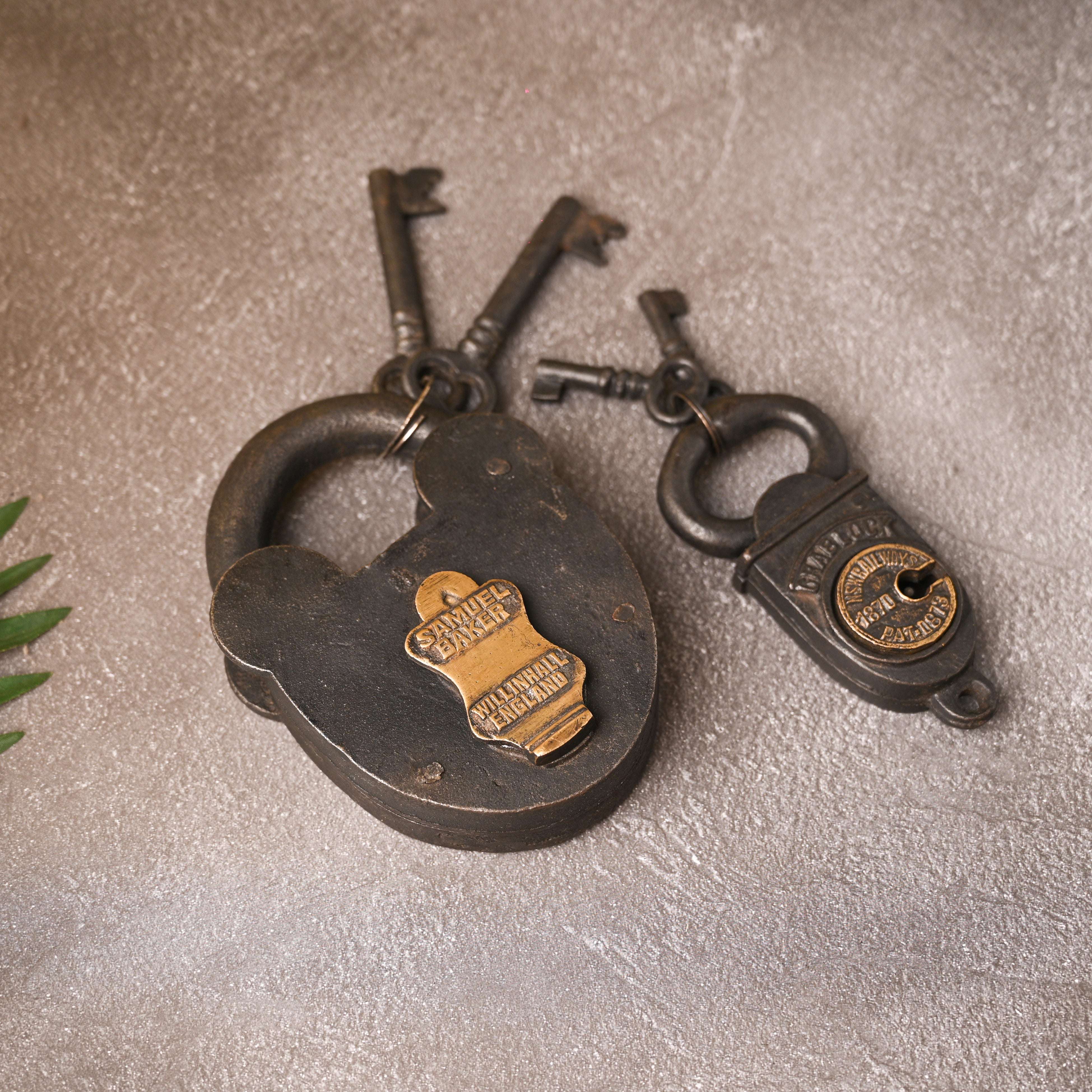 Iron Door Lock With Two Keys - Image 4