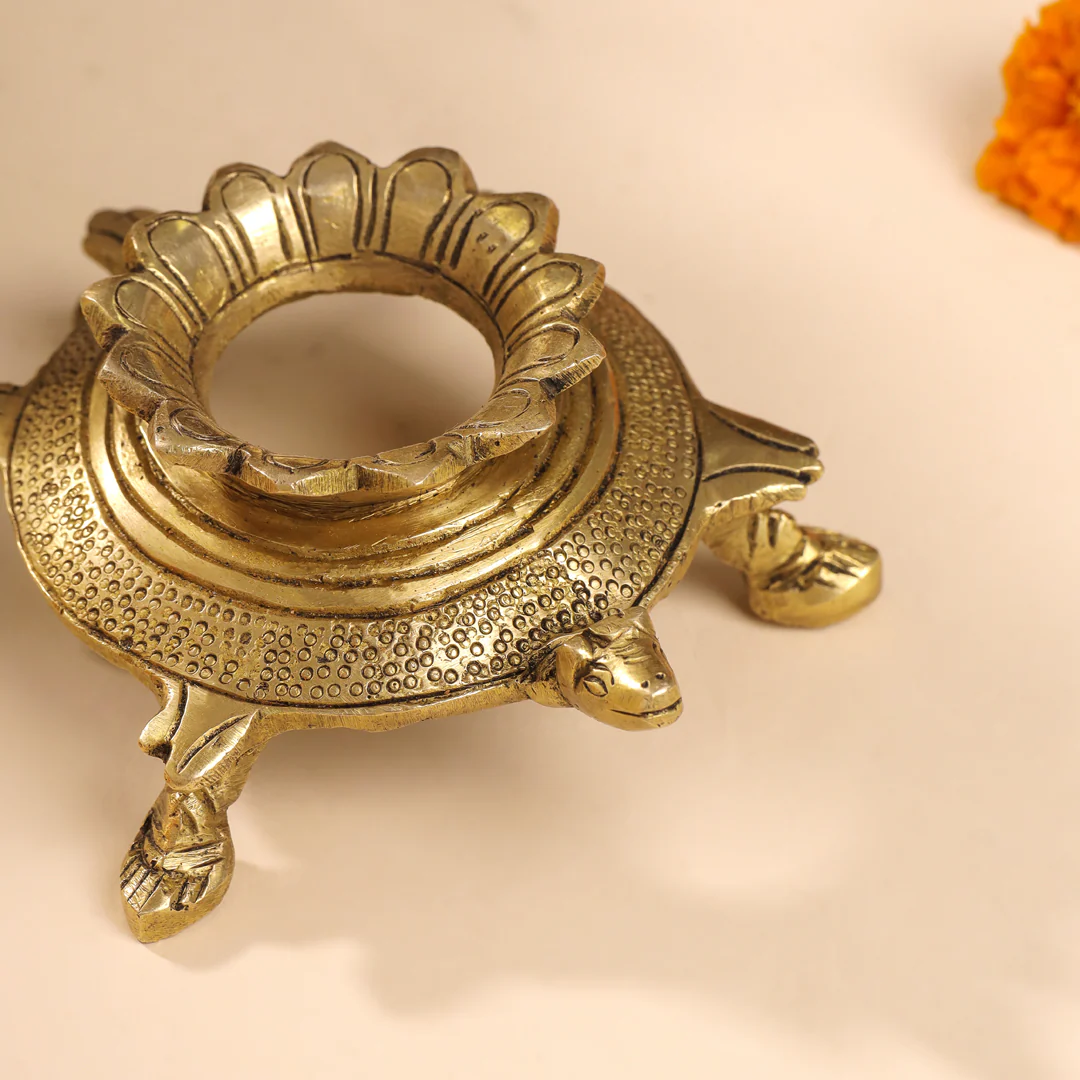 Brass Tortoise Conch Stand (2 Inch) - Image 2