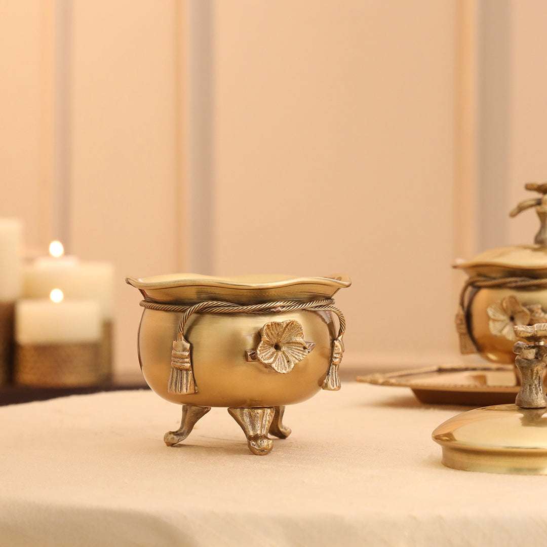 Brass Ribbon 2 Bowl With Lid & Rost 1 Tray - Image 3