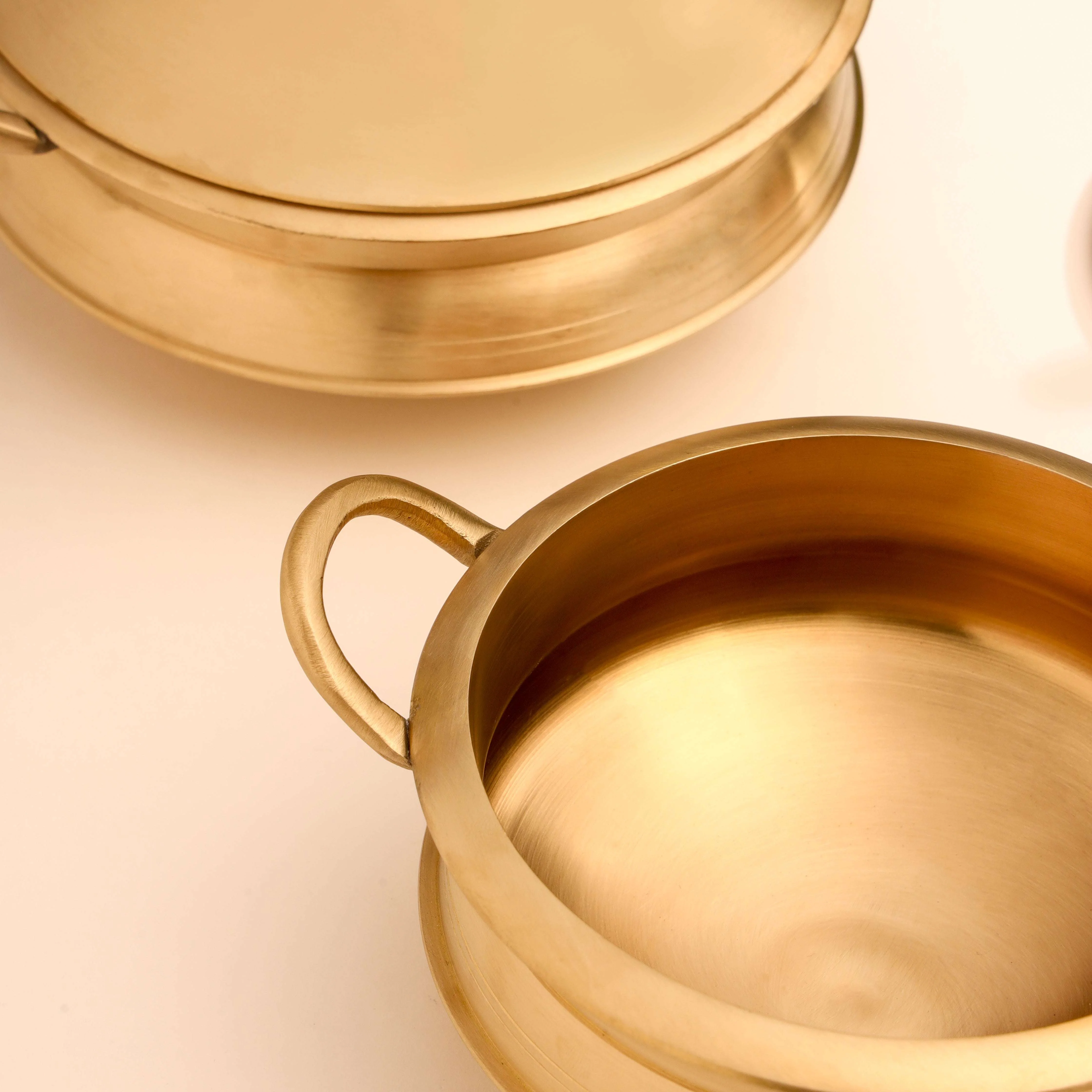 Brass Serving Pot With Lid And Handle - Image 3